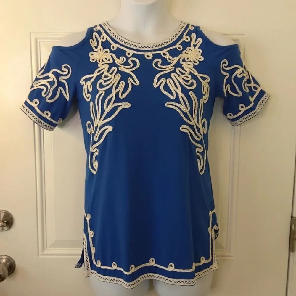 Objects D'art Royal blue and white short sleeve cold shoulder top